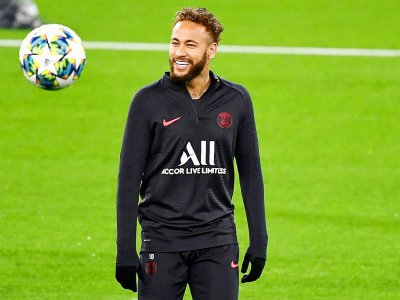 L'attaquant du Paris SG Neymar s'entraîne au stade Bernadeu à la veille du match retour de Ligue des champions contre le Real Madrid, le 25 novembre 2019 à Madrid - GABRIEL BOUYS [AFP]