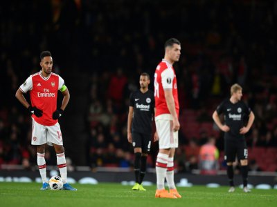 La détresse des joueurs d'Arsenal Pierre-Emerick Aubameyang après le 2e but de Daichi Kamada pour Francfort à Londres, le 28 novembre 2019 - DANIEL LEAL-OLIVAS [AFP]