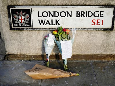 Des fleurs déposées le 30 novembre 2019 en hommage aux victimes sur le site d'un attentat qui a fait la veille deux morts à Londres - Niklas HALLE'N [AFP]