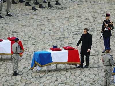 Hommage du président Emmanuel Macron aux 13 soldats tués au Mali, dans la cour des Invalides, le 2 décembre 2019 à Paris - LUDOVIC MARIN [AFP]