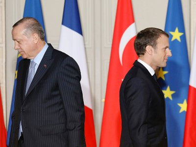 Les présidents turc et français, Recep Tayyip Erdogan (g) et Emmanuel Macron, à Paris le 5 janvier 2018 - LUDOVIC MARIN [POOL/AFP/Archives]