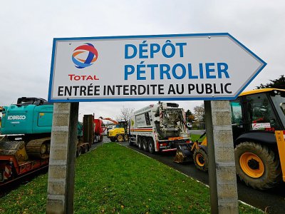 Blocage du dépôt de Vern-sur-Seiche, le 1er décembre 2019 - Damien MEYER [AFP]