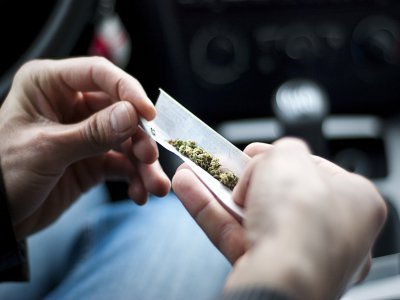 Le difficile sujet de tous les usages du cannabis est très controversé en France.