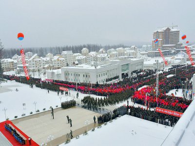 Photo prise le 2 décembre 2019 et diffusée par l'agence nord-coréenne KCNA de la cérémonie d'inauguration de la ville nouvelle de Samjiyon, en Corée du Nord - STR [KCNA VIA KNS/AFP]