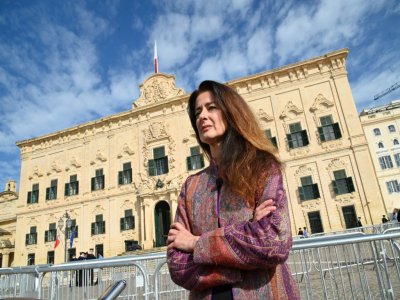 Corine Vella, la soeur de la journaliste maltaise assassinée Daphne Caruana Galicia, devant le Palais du Premier ministre le 3 décembre 2019 - ANDREAS SOLARO [AFP]