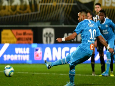 Dimitri Payet transforme un penalty pour Marseille lors de sa victoire sur la pelouse du SCO Angers, le 3 décembre 2019 - JEAN-FRANCOIS MONIER [AFP]