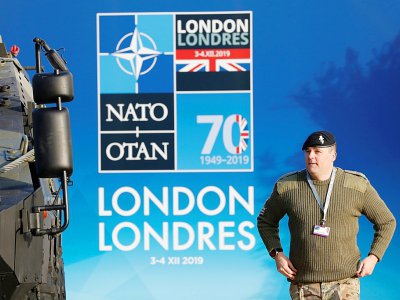 Un soldat britannique dans l'hôtel Grove de Watford, dans la banlieue de Londres, qui accueille le sommet de l'Otan - Adrian DENNIS [AFP]