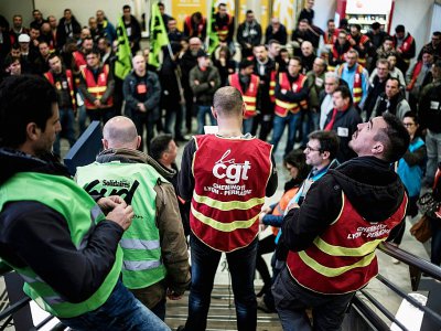 Un piquet de grève en gare de Lyon Perrache lors de la grève d'avril 2018 - JEFF PACHOUD [AFP]