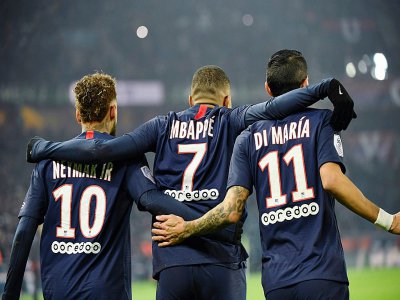 Le trio gagnant du PSG: les buteurs Neymar et Kylian Mbappe, en compagnie de Di Maria, passeur décisif, le 4 décembre 2019, au Parc des Princes à Paris - Bertrand GUAY [AFP]
