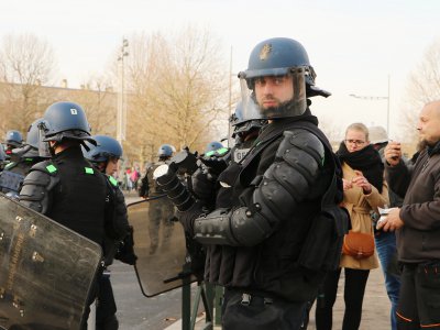 La gendarmerie a déployé ses forces au niveau du Quai de Juillet. - Léa Quinio