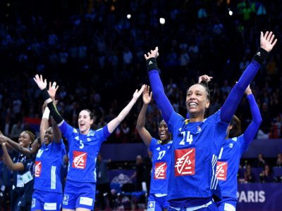 Les joueuses de l'équipe de France de hand, championnes du monde et d'Europe, le 16 décembre 2018 à Paris - FRANCK FIFE [AFP/Archives]