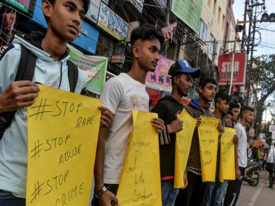 Des étudiants expriment leur soutien à la police à Siliguri le 6 décembre 2019, après la mort de quatre suspects d'un viol qui a choqué l'Inde - DIPTENDU DUTTA [AFP]