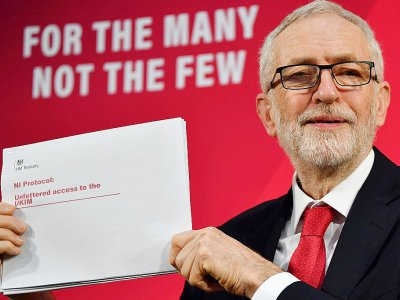 Le leader du parti travailliste britannique Jeremy Corbyn lors d'une conférence de presse à Londres le 6 décembre 2019 - Ben STANSALL [AFP]