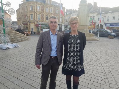 De gauche à droite : candidat à la mairie de Bolbec, Jean-Marc Orain est soutenu par la sénatrice Céline Brulin. - Joris Marin