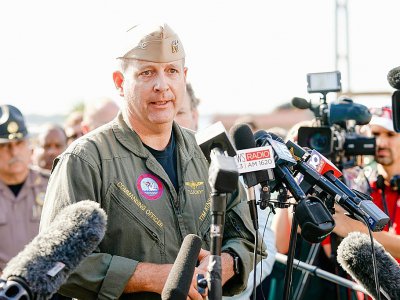 Le commandant Timothy Kinsella répond à la presse à la base aéronavale de Pensacola, en Floride, le 6 décembre 2019 - Josh Brasted [GETTY IMAGES NORTH AMERICA/AFP]