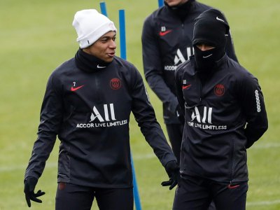Les attaquants du Paris-SG, Kylian Mbappé (g) et Neymar, lors d'un entraînement de l'équipe, à Saint-Germain-en-Laye, le 6 décembre 2019 - Thomas SAMSON [AFP]