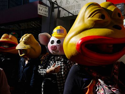 Nombre de manifestants pro-démocratie à Hong Kong portent un masque de Pepe la grenouille. Hong Kong le 8 décembre 2019. - Alastair Pike [AFP]