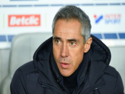 L'entraîneur portugais de Bordeaux Paulo Sousa suit le match de L1 contre Nîmes , le 3 décembre 2019 à Bordeaux - NICOLAS TUCAT [AFP/Archives]