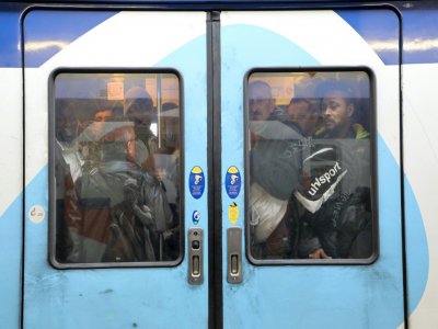 Train de banlieue à la gare de Lyon au premier jour d'une grève de la SNCF, à Paris, le 3 avril 2018 - LUDOVIC MARIN [AFP/Archives]
