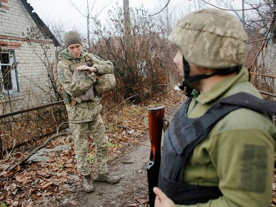 Des soldats ukrainiens près de la ligne de front avec les séparatistes prorusses à Avdiïvka, le 28 novembre 2019 en Ukraine - Anatolii STEPANOV [AFP/Archives]