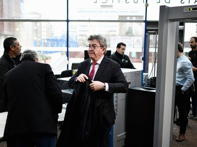 Le leader de la France insoumise Jean-Luc Mélenchon arrive le 9 décembre 2019 au tribunal correctionnel de Bobigny - STEPHANE DE SAKUTIN [AFP]