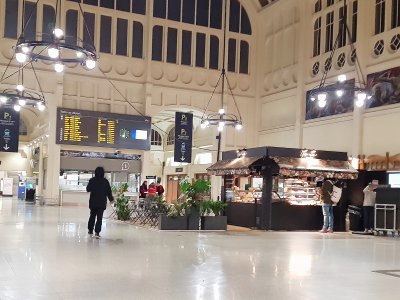 Les usagers ont déserté la gare SNCF de Rouen, jeudi 5 décembre, premier jour de grève.