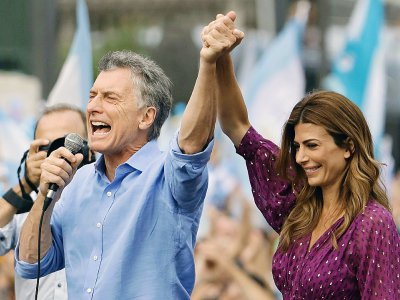 Le président argentin Mauricio Macri et sa femme Juliana Awada lors d'une cérémonie d'adieu, le 7 décembre 2019 à Buenos Aires - ALEJANDRO PAGNI [AFP]