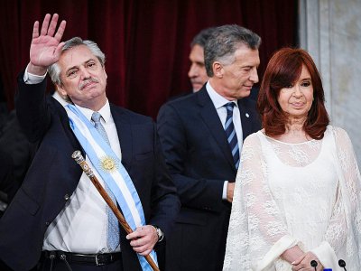 Photo remise par le Sénat argentin du nouveau président Alberto Fernandez et de sa vice-présidente Cristina Kirchner, le 10 décembre 2019 - Charly DIAZ AZCUE [ARGENTINA'S SENATE/AFP]