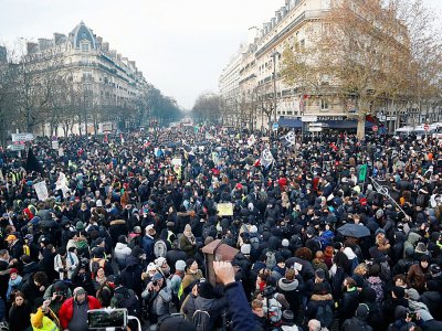 Des manifestants participent à un défilé contre la réforme des retraites, le 10 décembre 2019 à Paris - Zakaria ABDELKAFI [AFP]