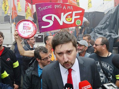 Laurent Brun (c), représentant de la CGT-Cheminots, lors d'une manifestation à Paris contre la réforme ferroviaire en mai 2018 - JACQUES DEMARTHON [AFP/Archives]