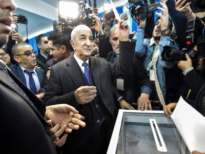 Abdelmadjid Tebboune vote pour la présidentielle à Alger, le 12 décembre 2019 - RYAD KRAMDI [AFP]