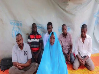 Capture d'écran d'une vidéo diffusée le 25 juillet 2019 par un groupe nigérian lié au groupe Etat Islamique montrant une femme affirmant être membre de l'ONG Action contre la Faim, et cinq de ses collègues - Handout [IS-linked Islamic State West Africa Province (ISWAP)/AFP/Archives]