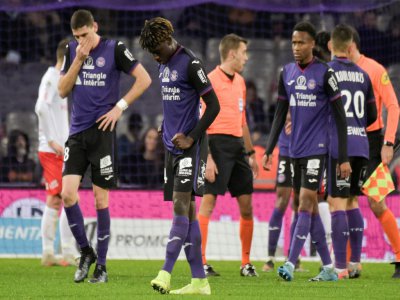 Les joueurs de Toulouse touchent le fond, battus à domicile par Reims, le 14 décembre 2019 - PASCAL PAVANI [AFP]