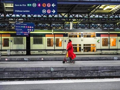 Sur un quai de la Gare de l'Est à Paris, le 13 décembre 2019 - Martin BUREAU [AFP]