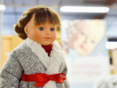 Une poupée Petitcollin dans l'atelier de fabrication, le 29 novembre 2019 à Etain, dans la Meuse - JEAN-CHRISTOPHE VERHAEGEN [AFP]