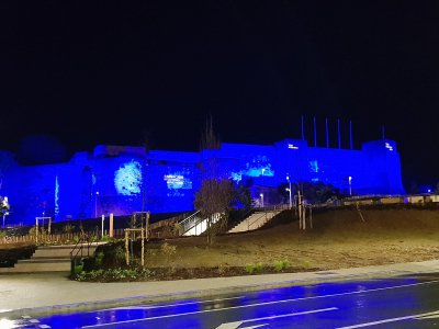 Le château de Caen a été illuminé de bleu pour la première fois samedi 14 décembre.