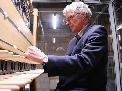 À 60 ans, Patrice Latour est le carillonneur titulaire de la cathédrale de Rouen. Vous pourrez l'entendre jouer sur le marché de Noël de Rouen, le vendredi 20 décembre. - Pierre Durand-Gratian