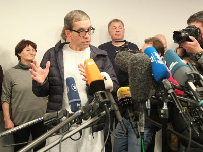 Jens Söring lors d'une conférence de presse à l'aéroport de Francfort, le 17 décembre 2019 après avoir passé 33 ans en prison aux Etats-Unis - Daniel ROLAND [AFP]