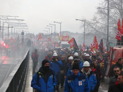 Les manifestants étaient entre 10 000 et 35 000 à Rouen, le mardi 17 décembre. - Pierre Durand-Gratian