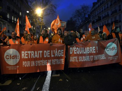 Des membres de la CFDT lors de la manifestation du 17 décembre 2019 à Paris - Bertrand GUAY [AFP]