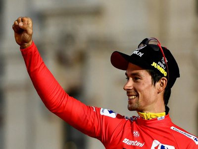 Primoz Roglic sur le podium du Tour d'Espagne, le 16 septembre 2019 à Madrid - OSCAR DEL POZO [AFP/Archives]