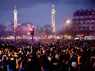 Des manifestants contre la réforme des retraites, place de la Nation à Paris le 17 décembre 2019 - Philippe LOPEZ [AFP]
