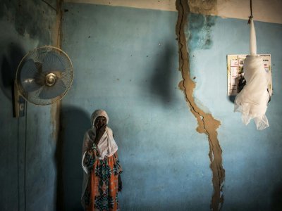 Les murs de la cuisine de Khady ont été fissurés par les explosions venant d'une carrière qui menace son village et la forêt de Bandia, dans la région de Dakar, le 25 septembre 2019. - JOHN WESSELS [AFP]