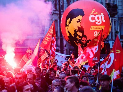 Cortège de manifestants contre la réforme des retraites à Paris, le 17 décembre 2019 - Bertrand GUAY [AFP]
