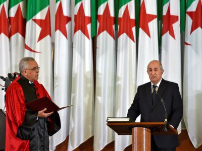 Le nouveau président algérien Abdelmadjid Tebboune (d) prête serment, le 19 décembre 2019 à Alger - RYAD KRAMDI [AFP]