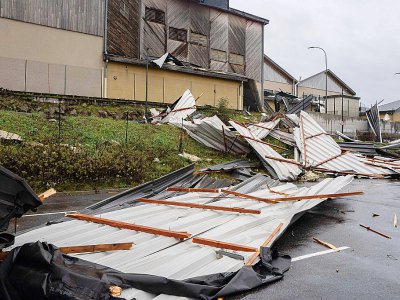Le toit du théâtre le Firmament s'est effondré suite aux vents violents à Firminy, près de Saint-Etienne, le 20 décembre 2019 - ROMAIN LAFABREGUE [AFP]