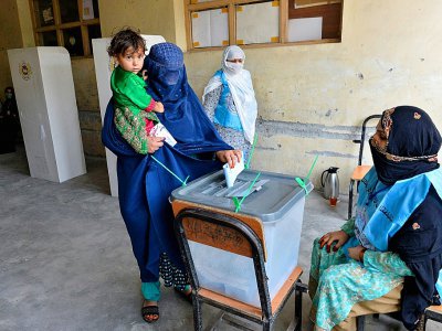 Une Afghane vient voter à Jalalabad le 28 septembre 2019 - Noorullah SHIRZADA [AFP/Archives]