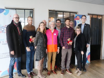 Sept associations ont été reçues par les cofondateurs du Petit vapoteur, à Tourlaville ce vendredi 20 décembre. - Marthe Rousseau