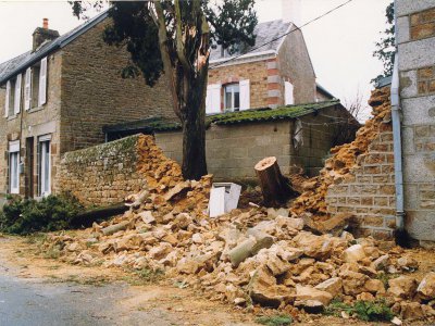 Les ravages de la tempête de 1999 à Avranches. - LML