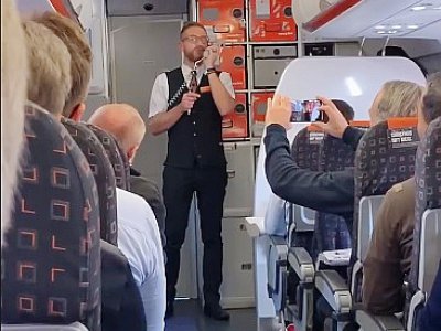 Un moment original pour les passagers du vol Bâle-Prague ! - Facebook